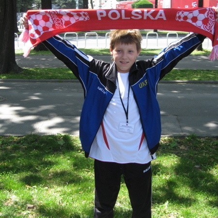 - Mamy już zaprawę w futbolowych wyjazdach, bo w listopadzie ubiegłego roku na żywo oglądaliśmy w Chorzowie mecz Polska - Belgia. Wtedy wygraliśmy 2:0 i taki sam wynik typujemy przeciwko Austrii - mówi Sebastian Żukowski, pomocnik UKP Zielona Góra, który przyjechał do Wiednia kibicować Polakom.