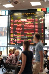 Kraków. Tablica na dworcu ukrywa opóźnienia autobusów