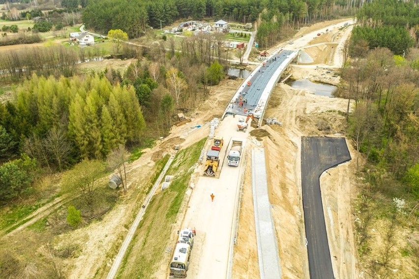 Budowa mostu na Czarnej Staszowskie - zdjęcia z drona.