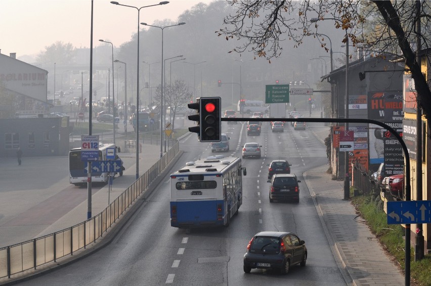 Smog w Krakowie. Sobota z darmową komunikacją dla kierowców