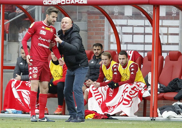 A najważniejsze w futbolu jest to, jak zagra Marek Hanousek i czy odpowiednio go ustawi trener Janusz Niedźwiedź