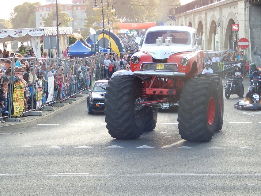 Atrakcją Moto Racing Show był pokaz monster trucka...