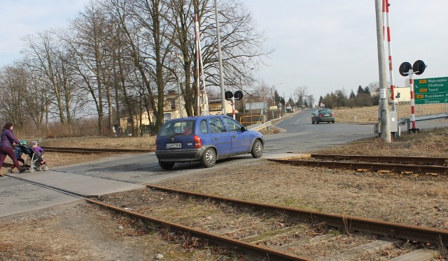 Przejście przez tory kolejowe oraz droga od Unisławia po  Kończewice ma szansę w tym roku doczekać się modernizacji