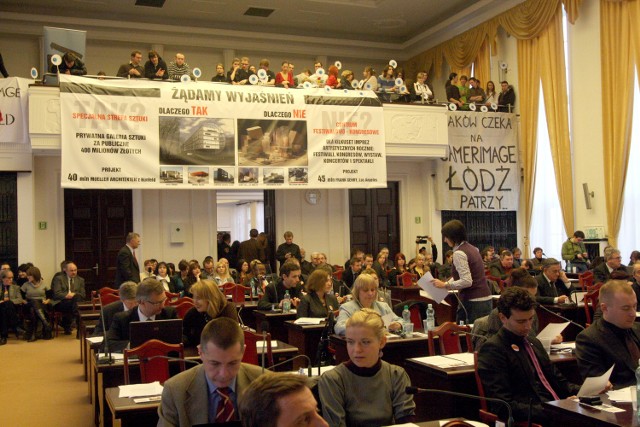 Specjalna Strefa Sztuki i Camerimage Łódź Center to miały być wizytówki i motory rozwoju Łodzi. Na zdjęciu: studenci protestują przeciw wykreśleniu przez radnych środków na CŁC w 2010 roku