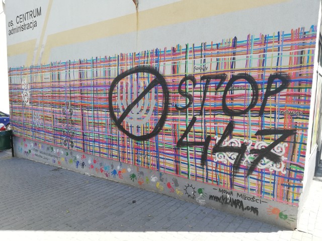 Zniszczony mural "Utkany wielokulturowością" w Białymstoku