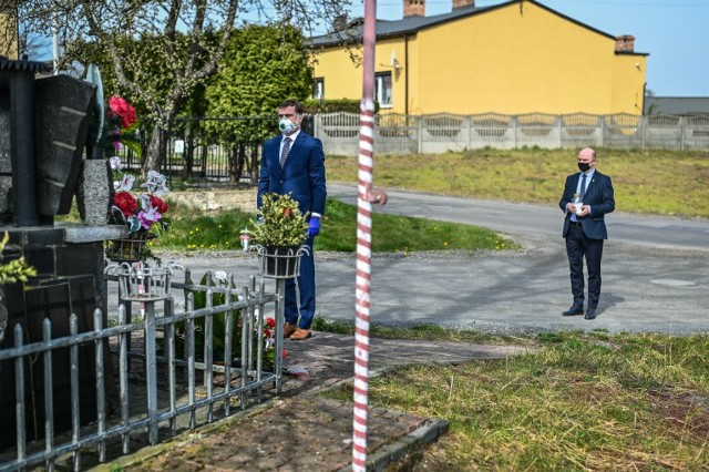 Rocznica zbrodni w Gnaszynie.Zobacz kolejne zdjęcia. Przesuwaj zdjęcia w prawo - naciśnij strzałkę lub przycisk NASTĘPNE