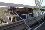 Ploski. Tragiczny wypadek na moście. Auto uderzyło w barierki na DK19. Jedna osoba nie żyje, druga jest ranna [ZDJĘCIA]