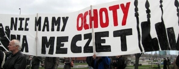 Na demonstrację przy ulicy Żwirowej na Ochocie przybyło kilkadziesiąt osób.