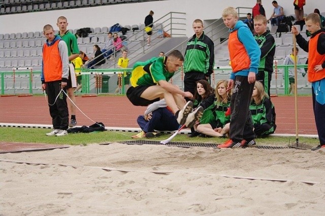 Pobyt w hufcu wypełnia nie tylko nauka i praca. Na zdjęciu: spartakiada lekkoatletyczna OHP.