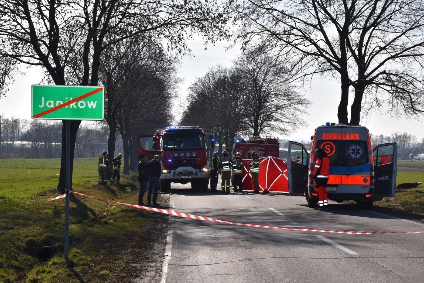 Kierowca samochodu zginął na miejscu