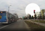 Przepuszczali straż pożarną, on nie poczekał. Karygodne zachowanie kierowcy miejskiego autobusu w Bydgoszczy [wideo] 