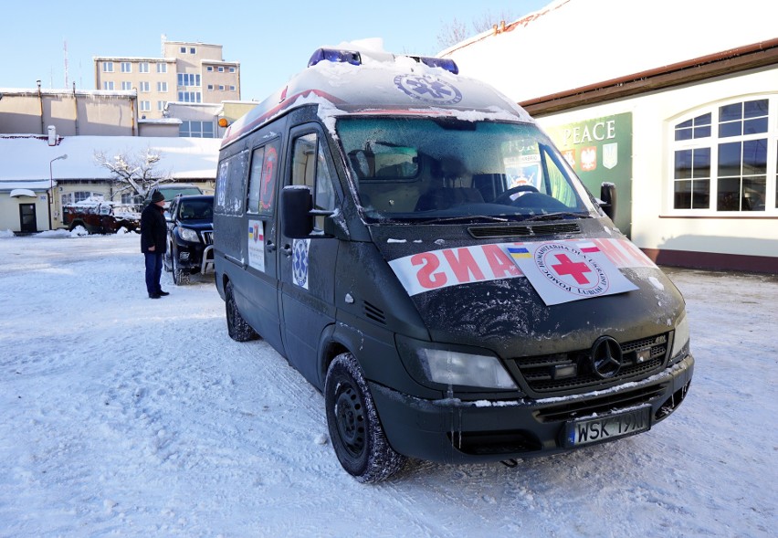 Na Ukrainę powędrowały samochody z wyposażeniem, sprzętem oraz środkami medycznymi. Zobacz zdjęcia