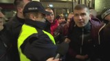 Przepychanki z policją pod Teatrem Polskim. 20 osób zatrzymanych