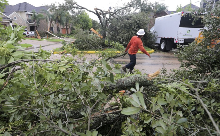 Zniszczenia po przejściu cyklonu Harvey w Houston