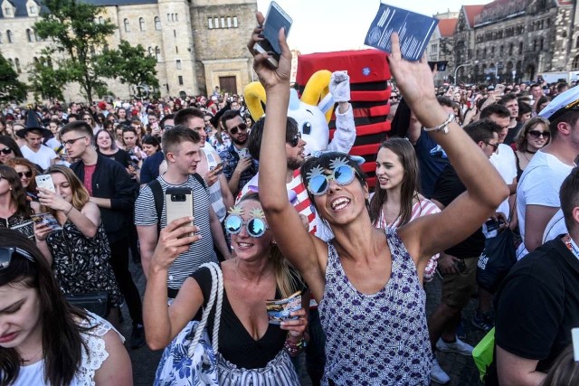 W czwartek w Poznaniu rozpoczęły się juwenalia - zobaczcie zdjęcia kolorowego pochodu studentów w zwariowanych przebraniach ---->