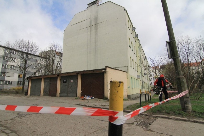 Wrocław: Pęknięcia na ścianie budynku przy ul. Pereca. Interweniowała straż pożarna (ZDJĘCIA)