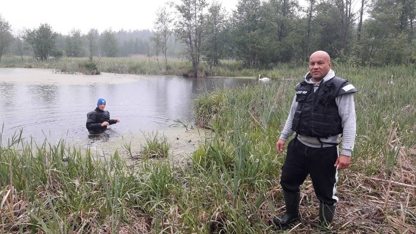 Płetwonurkowie z grupy specjalnej: Wacław Orcholski (z...