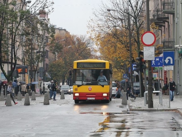 Przedsiębiorcy chcą, by oprócz autobusów czy taksówek, przez całą długość ulicy Paderewskiego mogły jeździć także samochody osobowe.