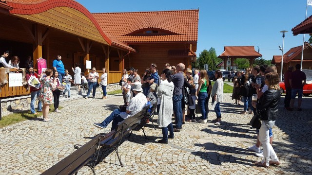 Zaledwie kilka dni temu spłonęła Tatarska Jurta w Kruszynianach. Dziś zorganizowano piknik charytatywny, z którego dochód zostanie przekazany rodzinie Bogdanowiczów. Piknik trwa od godziny 12.00 do 19.00 wieczorem.