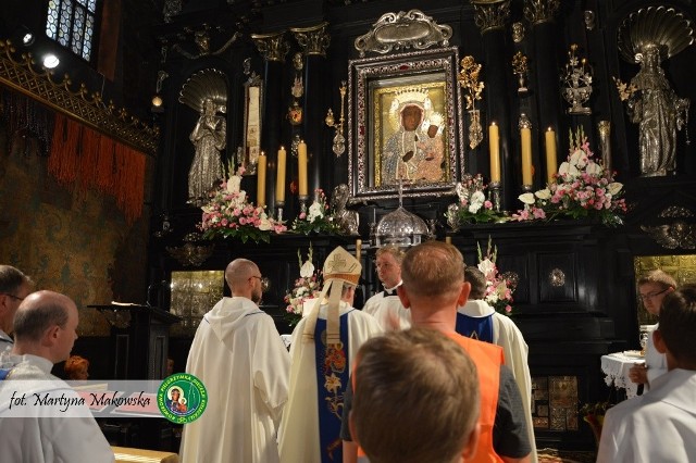 Uczestnicy Rowerowej Pielgrzymki uczestniczyli w mszy świętej w Kaplicy Cudownego Obrazu. Było to ogromne przeżycie.