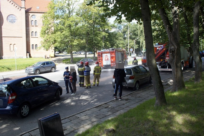 W Słupsku kolizja za kolizją. Ucierpiał nawet szlaban w Szkole Policji [ZDJĘCIA]