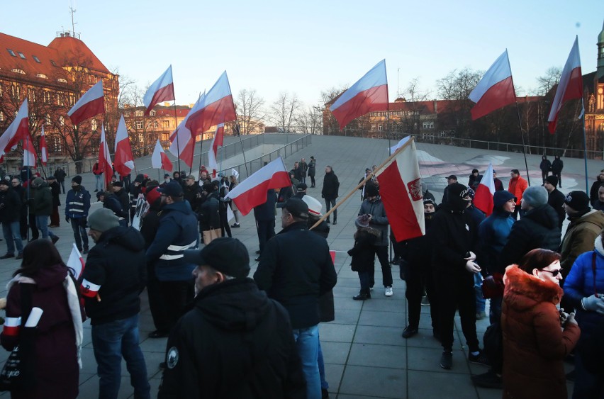 Ulicami Szczecina przeszedł marsz, który uczcił pamięć Żołnierzy Wyklętych [ZDJĘCIA]