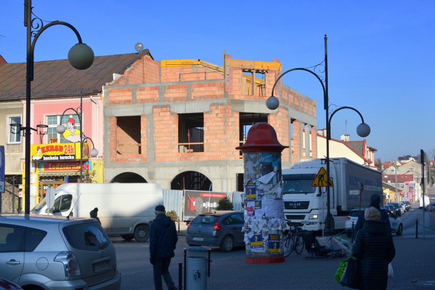 Galeria "Tęczowa" w Jędrzejowie powstaje na skrzyżowaniu...