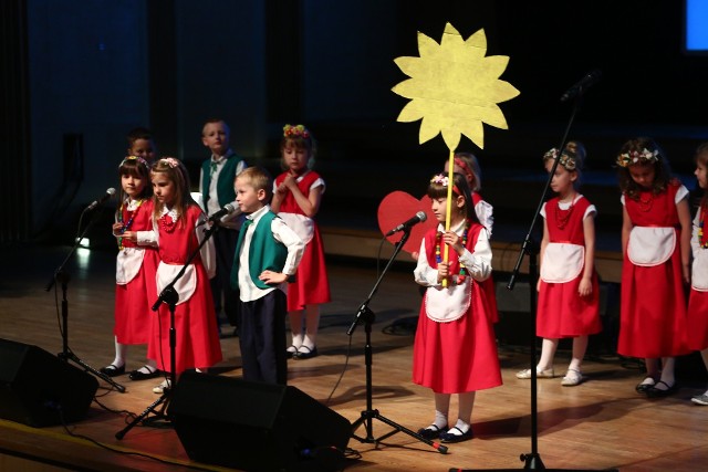Nagrody wręczono w Filharmonii Opolskiej, gdzie pięknie zaprezentowały się m.in. dzieci z przedszkola w Naroku.