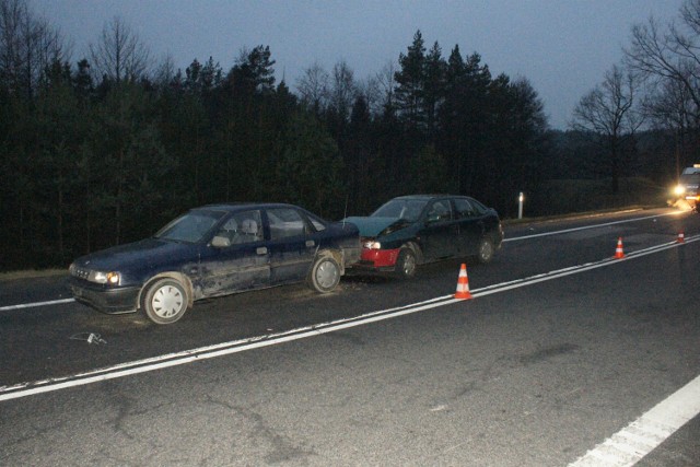 Tragiczny wypadek w Suwałkach. Mężczyzna leżał na drodze. Przejechał go opel