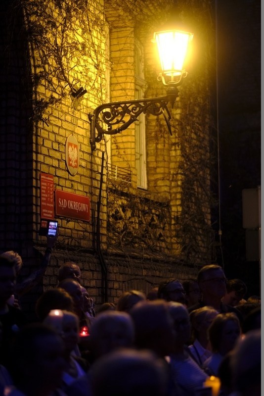 Toruń. Protest po uchwaleniu ustawy o Sądzie Najwyższym...