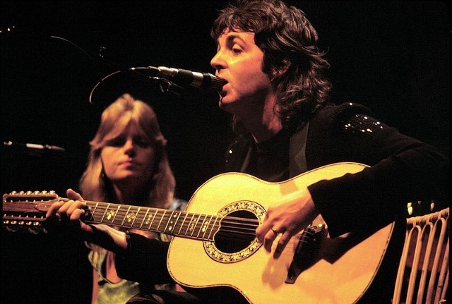 Paul McCartney i Linda McCartney podczas trasy koncertowej "Wings over America" w 1976