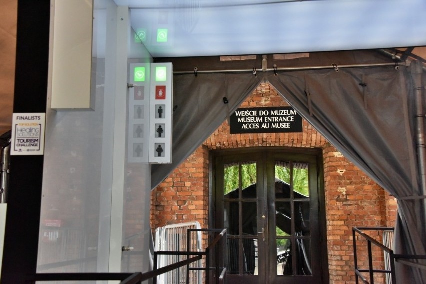 W Muzeum Auschwitz stanęła nowatorska bramka dezynfekcyjna...