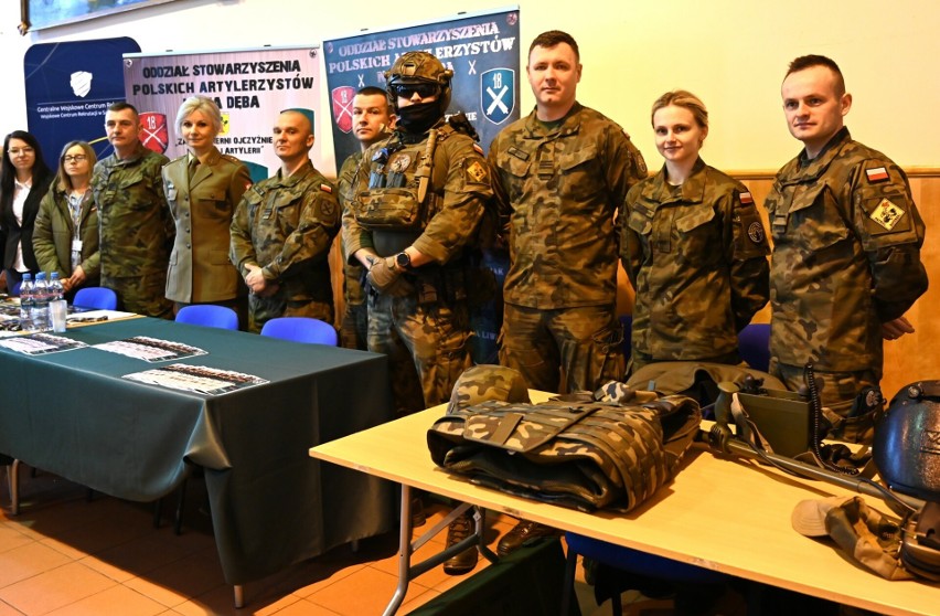 Stoiska Wojskowego Centrum Rekrutacji w Sandomierzu i 18....