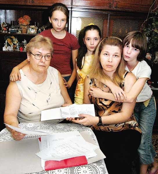 Pani Maria mieszka razem z córką Dorotą i trzema wnuczkami w mieszkaniu spółdzielczym w Ropczycach.