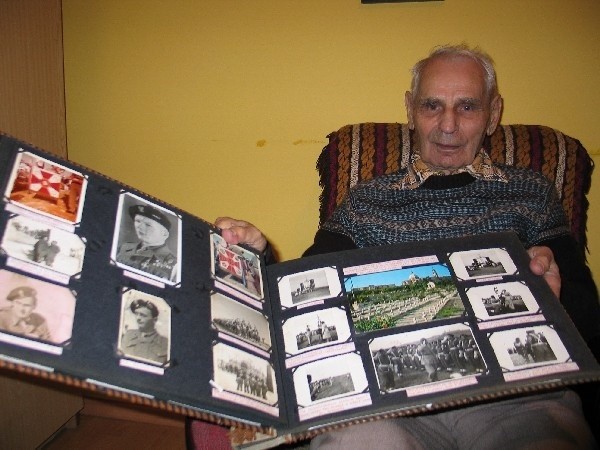 W albumie fotograficznym ma wiele unikatowych zdjęć, głównie z okresy II wojny światowej. W tym miejsca, w których był podczas siedmioletniej wojennej tułaczki.