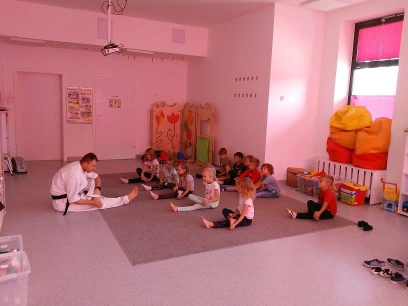 Ruszają zajęcia karate w kieleckich szkołach - można dołączać do grup