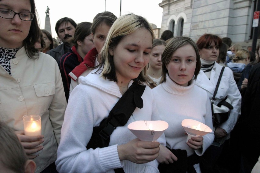 15 lat temu Opolanie żegnali zmarłego Jana Pawła II