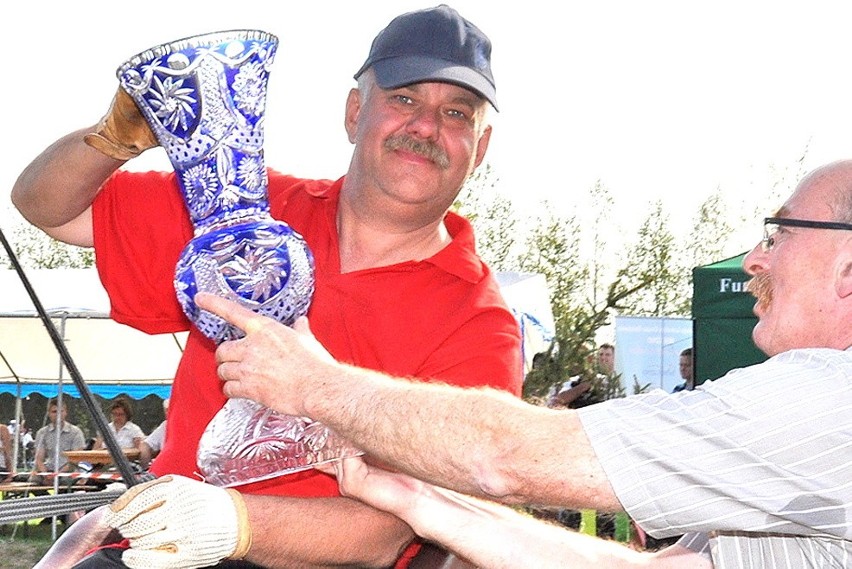 Zwycięzca, Stanisław Janik odbiera trofeum