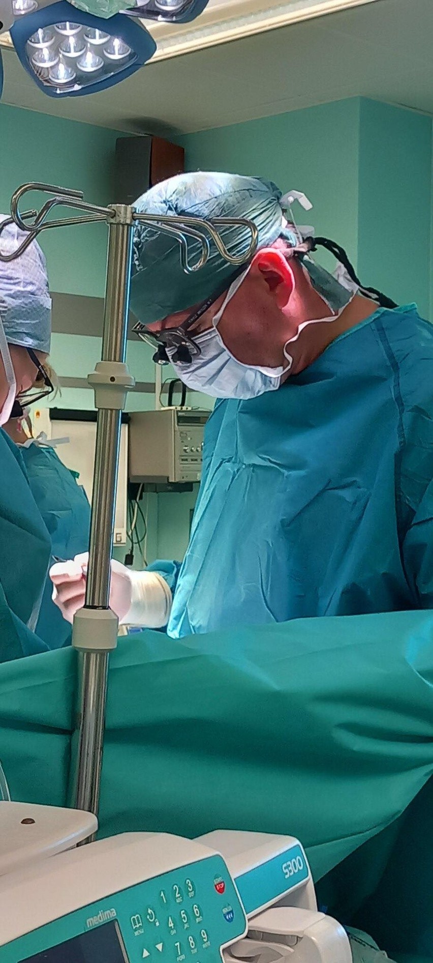 Krakowscy kardiochirurdzy przebudowali serce 1,5-rocznego Januszka. Poziom skomplikowania operacji można porównać do lądowania na księżycu