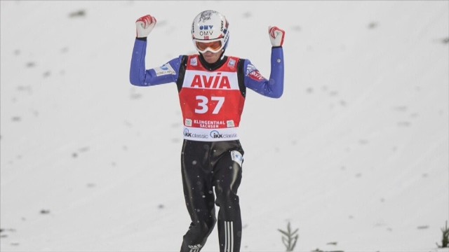 Daniel-Andre Tande wygrał pierwszy w sezonie konkurs indywidualny Pucharu Świata w skokach narciarskich. Norweg, dla którego był to pierwszy triumf w karierze, wyprzedził Petra Prevca i Severina Freunda.