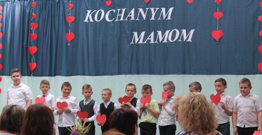 Dzień Matki w Zespole Szkół w Zalasiu (zdjęcia)