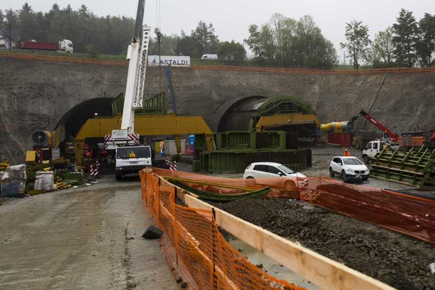 Tunel na zakopiance ma już 100 metrów