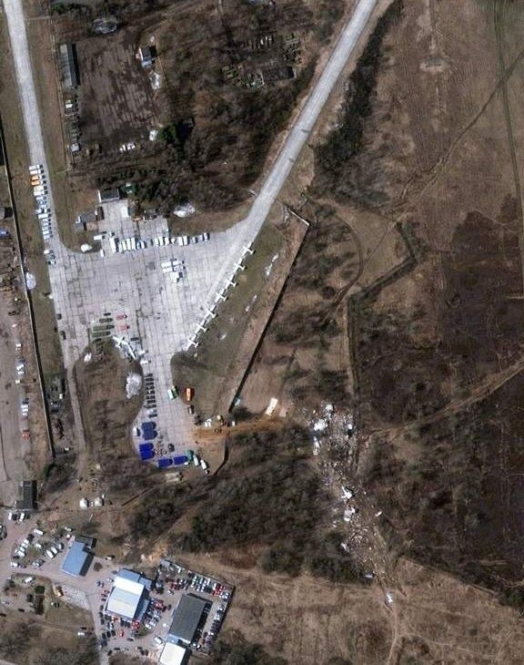 Zdjęcia satelitarne. Lotnisko w Smoleńsku: miejsce...