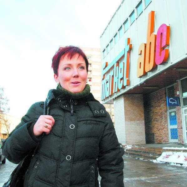 Marta Ołdziejewska uważa, że sklepy takie jak ABC Market mają szansę przetrwać hipermarkety. &#8211; W centrach handlowych towary są droższe. Na pewno garmażerka w ABC jest lepsza &#8211; mówi.