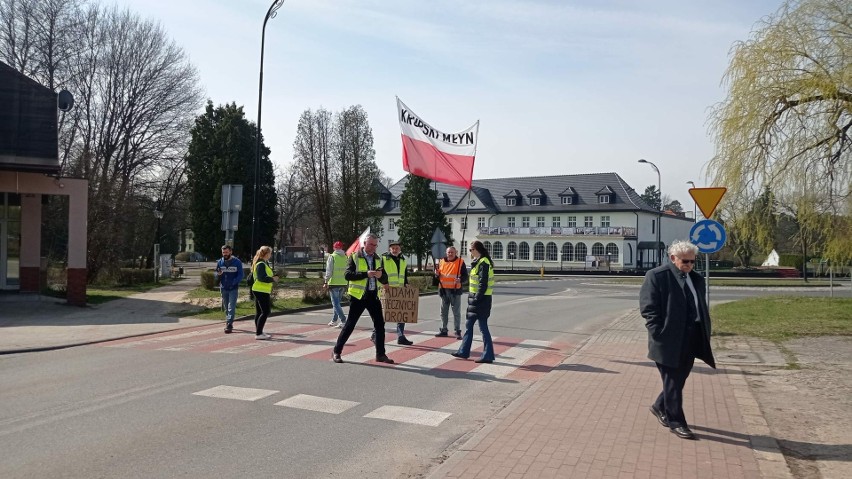 Mieszkańcy gminy Krupski Młyn zablokowali wjazd na drogi...
