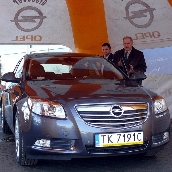 Opel insignia, &#8222;Samochodu Roku 2009&#8221; spotkał się z ogromnym zainteresowaniem. Testowy egzemplarz non stop wyjeżdżał z salonu na kieleckie ulice.
