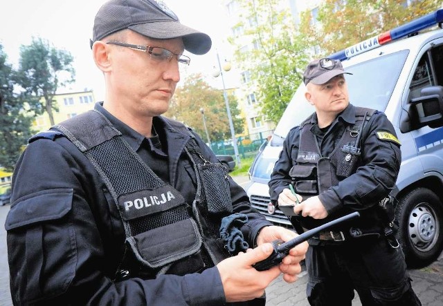 Policjanci dzielnicowi większość czasu spędzają w terenie