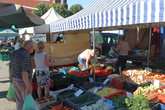 Na targu mamy szczyt sezonu - wysyp warzyw i owoców