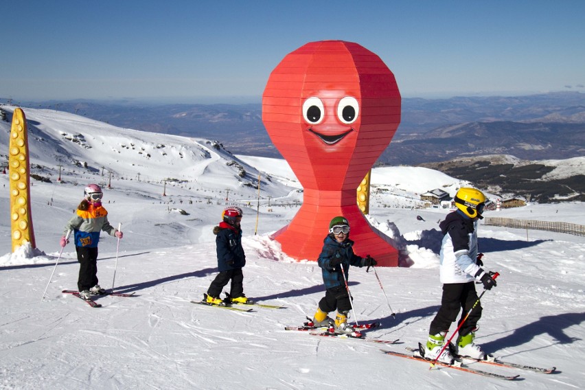 Góry Sierra Nevada to jedno z najcudowniejszych miejsc dla narciarzy [ZDJĘCIA]