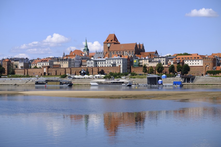 Panorama Torunia z perspektywy Wisły.